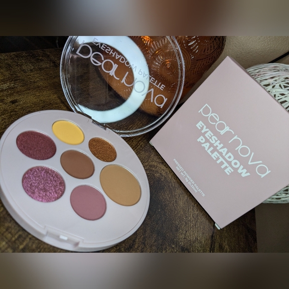 5/75$ PEAR NOVA Eyeshadow Palette - Picture 13 of 14